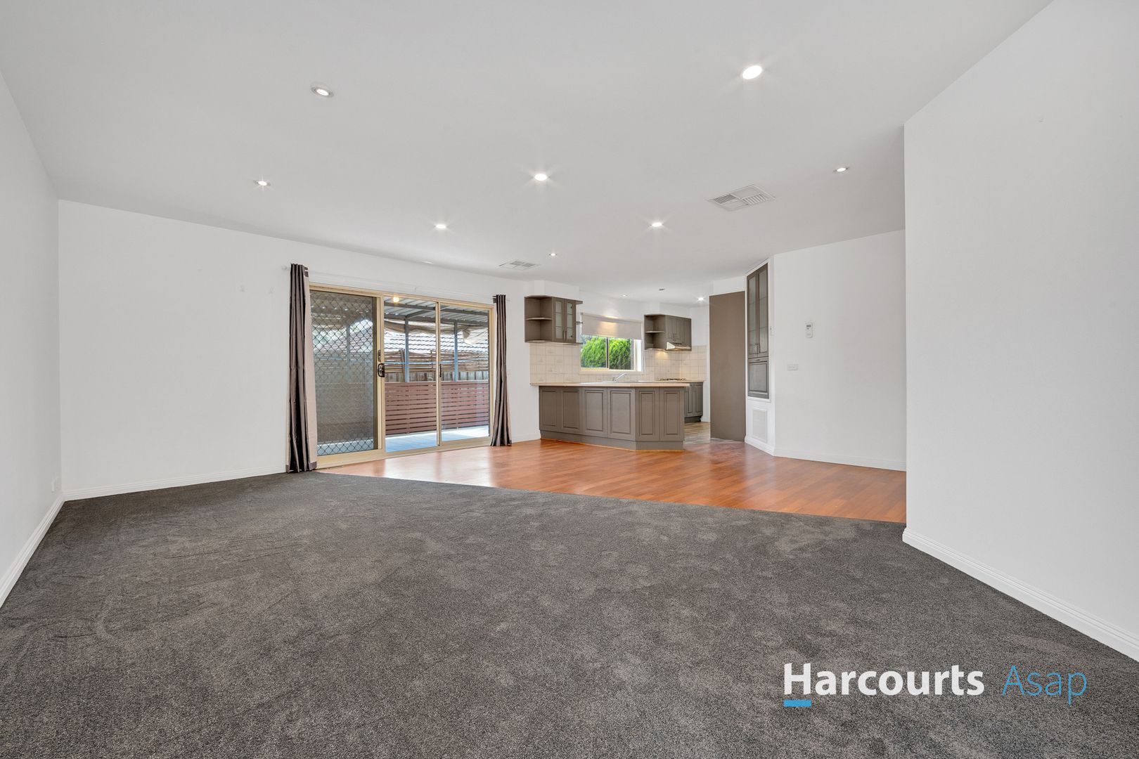 2/18 Rhoden Grove, Eumemmerring VIC 3177, Image 1