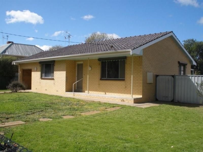 1 Moore Street, Rochester VIC 3561, Image 2