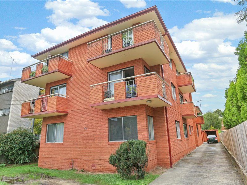 2 bedrooms Apartment / Unit / Flat in 1/52 Florence Street HORNSBY NSW, 2077