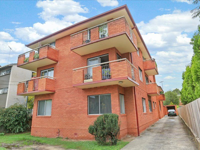 2 bedrooms Apartment / Unit / Flat in 1/52 Florence Street HORNSBY NSW, 2077