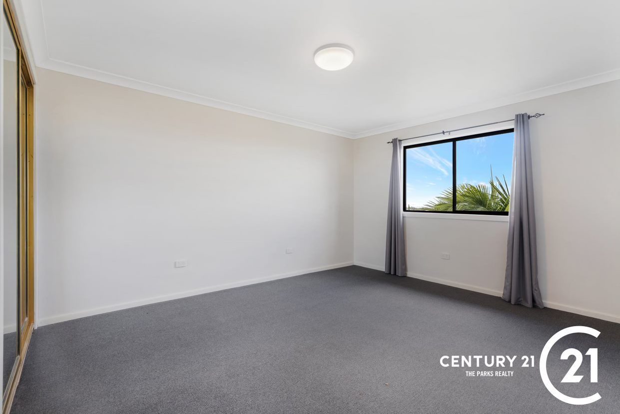 8 Cedar Close, Bossley Park NSW 2176, Image 2