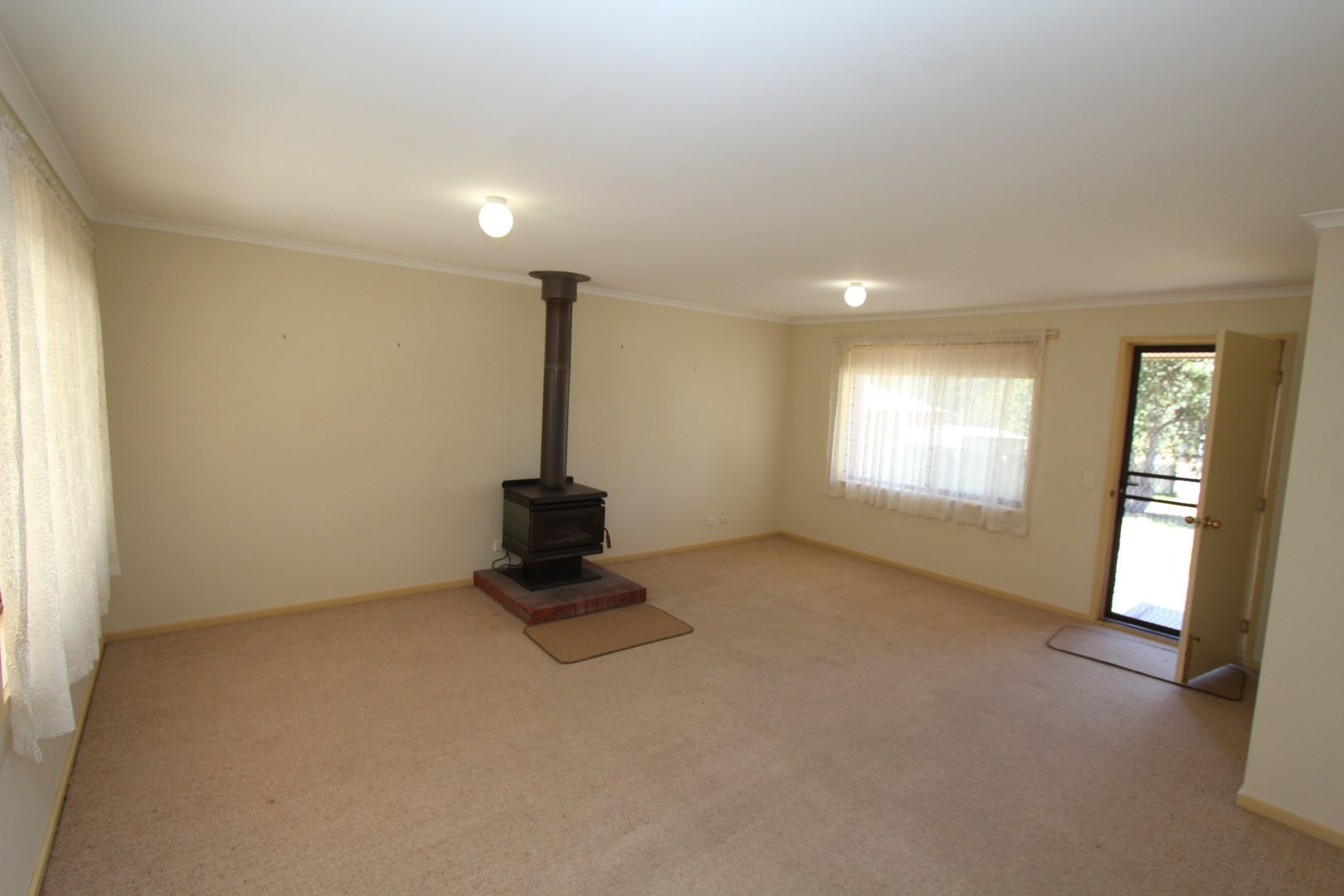 36 Sussex Street, Linton VIC 3360, Image 2