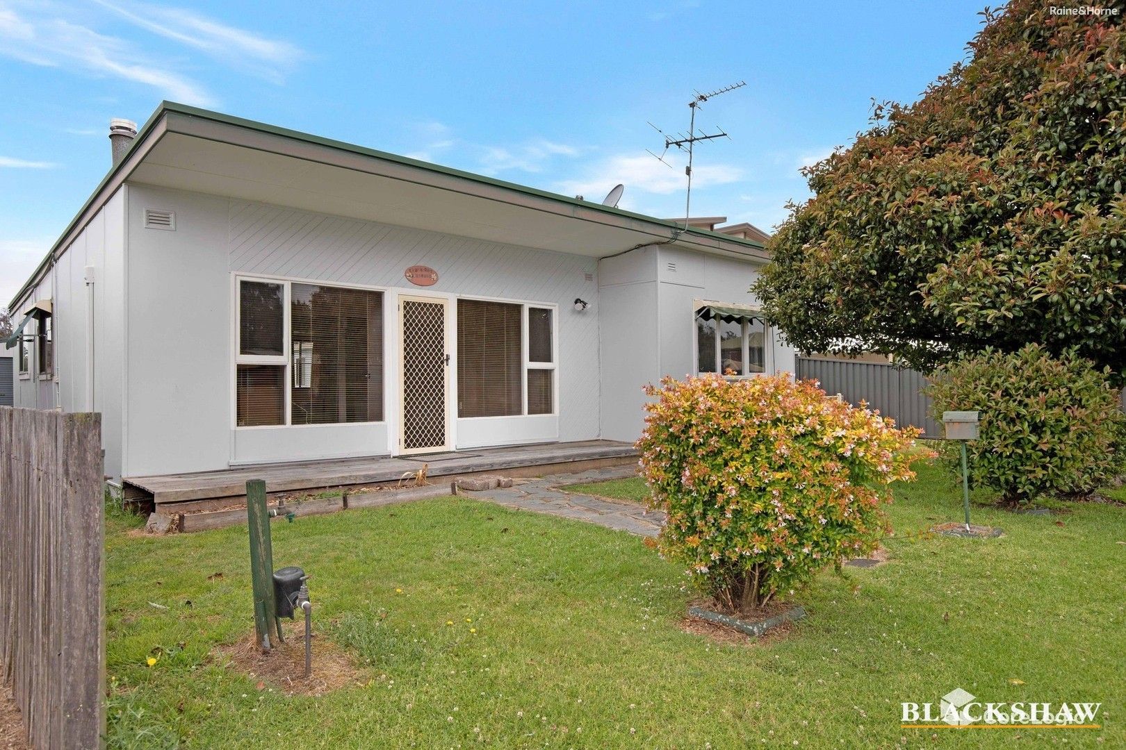 2 bedrooms House in 63 Golf Links Drive BATEMANS BAY NSW, 2536