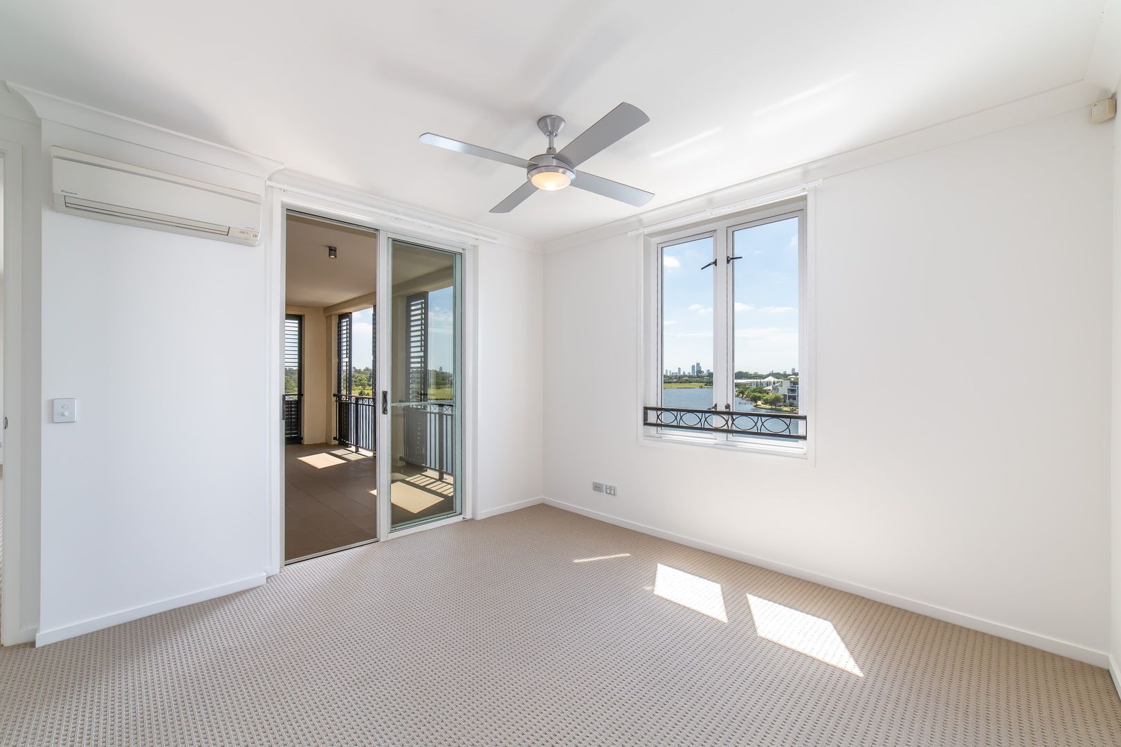 52/3030 The Boulevard, Carrara QLD 4211, Image 2