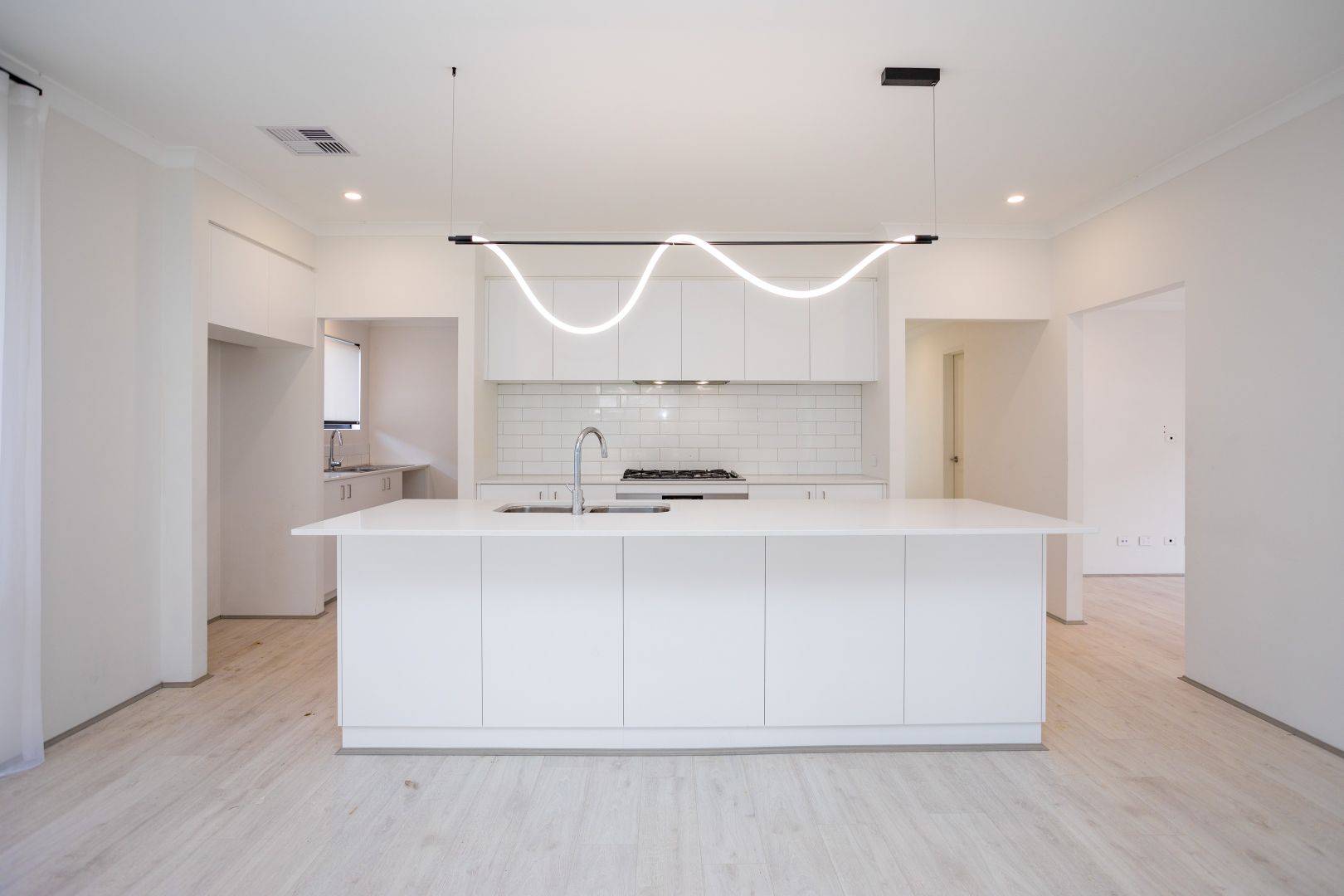 85 Willowdale Promenade, Piara Waters WA 6112 House For Rent 750