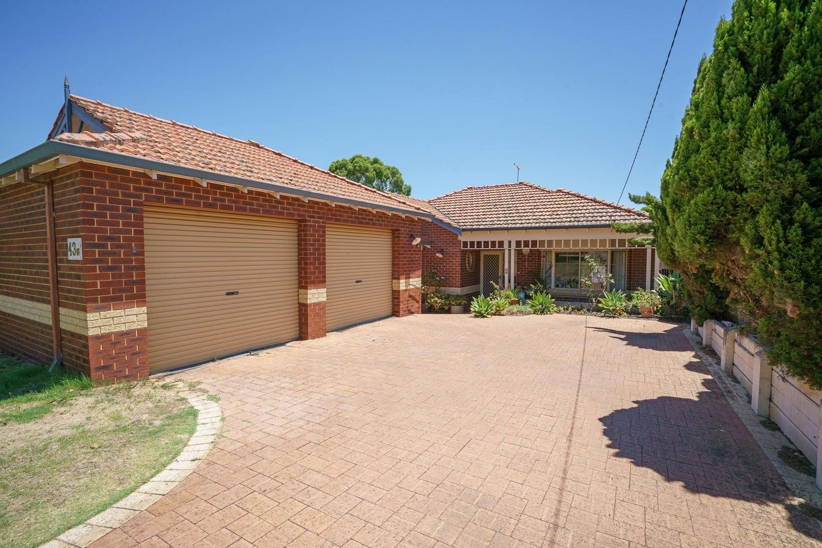 3 bedrooms Duplex in 43B Boronia Avenue NEDLANDS WA, 6009