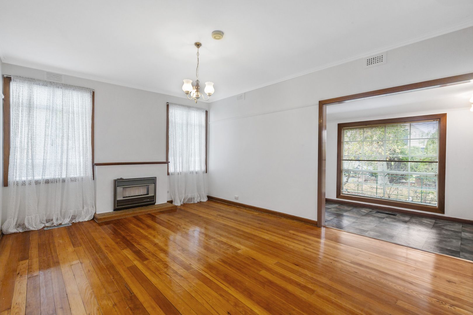 21 Dalveen Road, Ivanhoe VIC 3079 - House For Rent | Domain