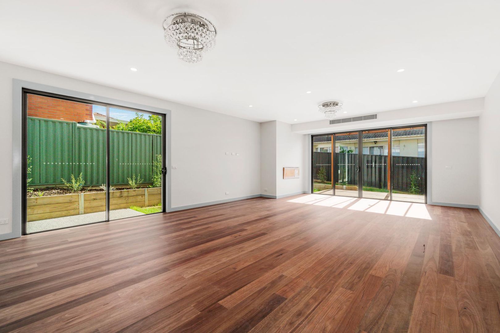 5 Grasmere Avenue, Doncaster East VIC 3109 Townhouse For Rent 850