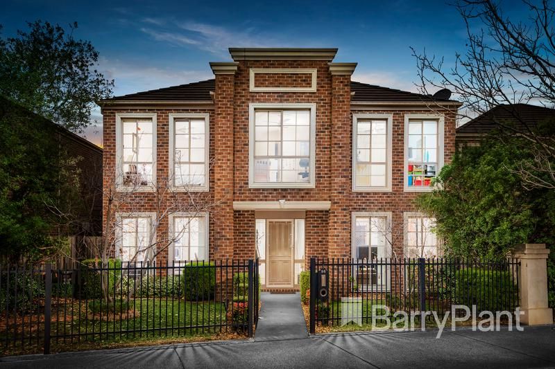 96 The Lakes Boulevard , South Morang VIC 3752