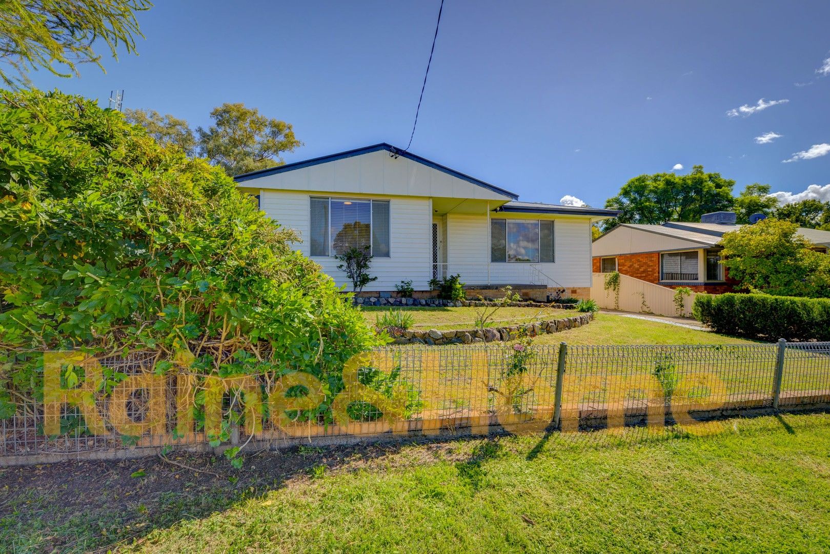 3 bedrooms House in 42 Erwin Street TAMWORTH NSW, 2340