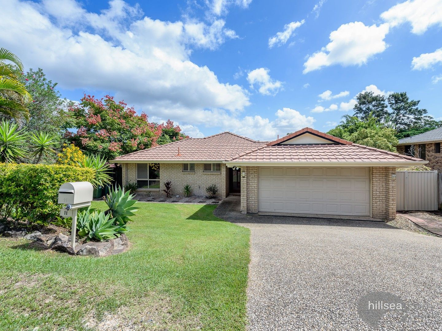 3 bedrooms House in 11 Presbytery Lane MOLENDINAR QLD, 4214