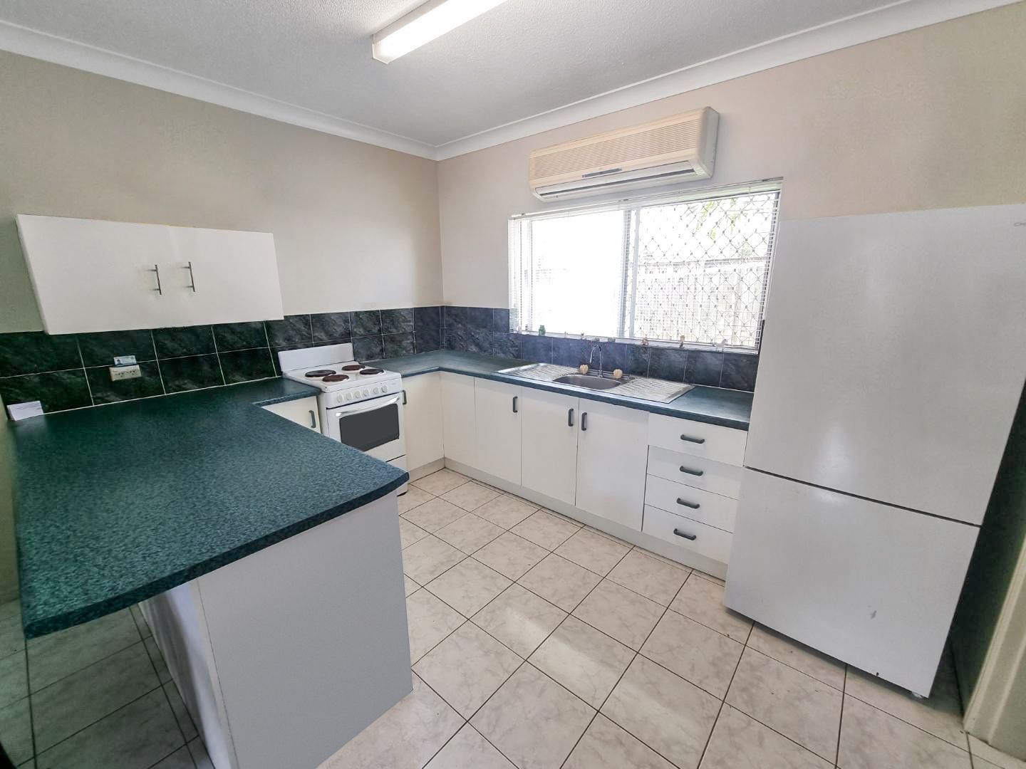 2/11 Ingham Court, Mooroobool QLD 4870, Image 2