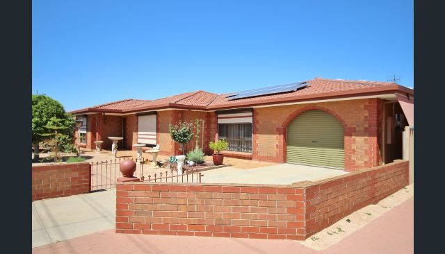 3 bedrooms House in 47 Twenty First Street RENMARK SA, 5341