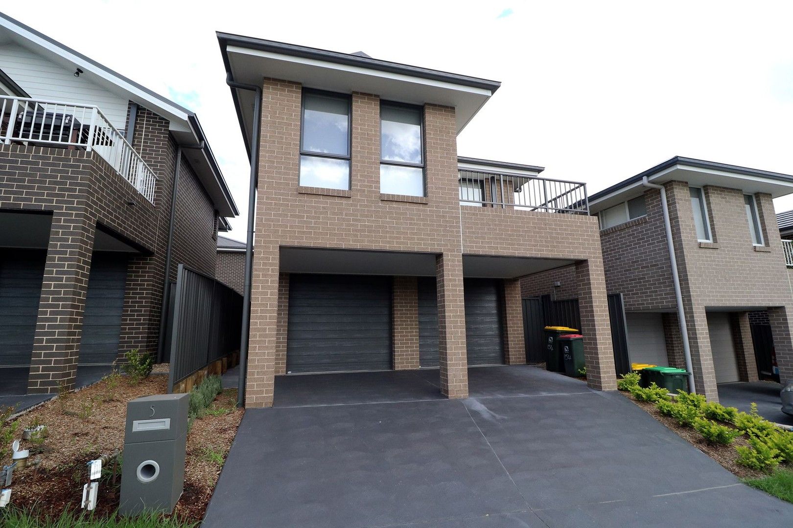 2 bedrooms House in 5 Mudgee Street GREGORY HILLS NSW, 2557