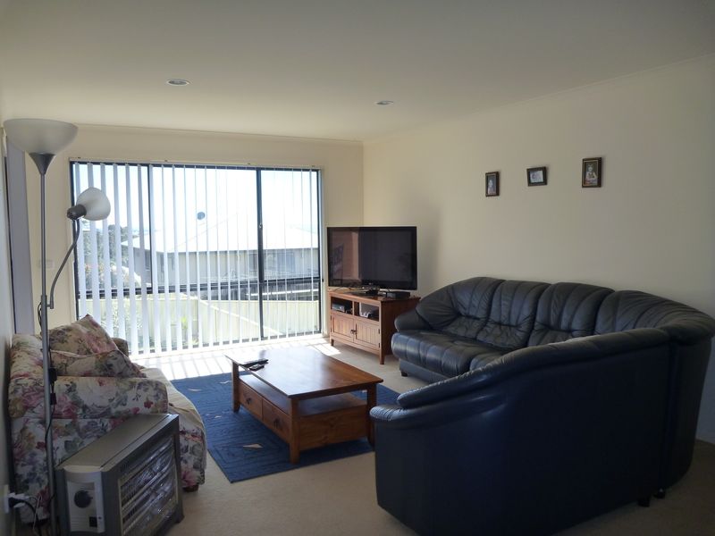 2/4 Krista Lee Court, TURA BEACH NSW 2548, Image 2