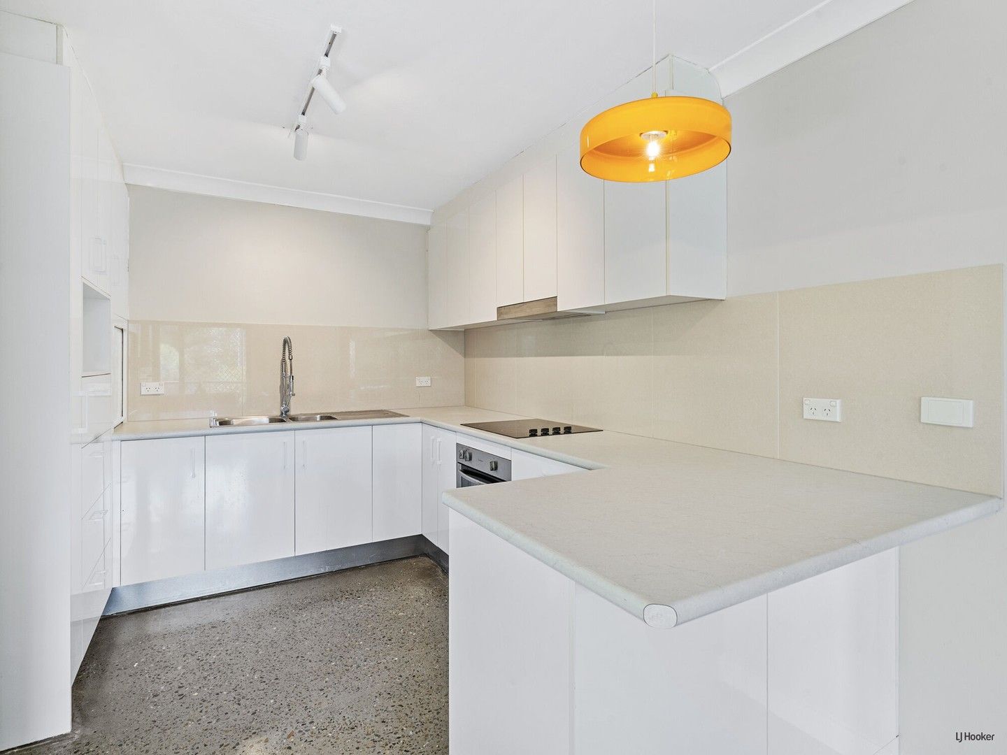 2 bedrooms Apartment / Unit / Flat in 1/6 Twelfth Avenue PALM BEACH QLD, 4221