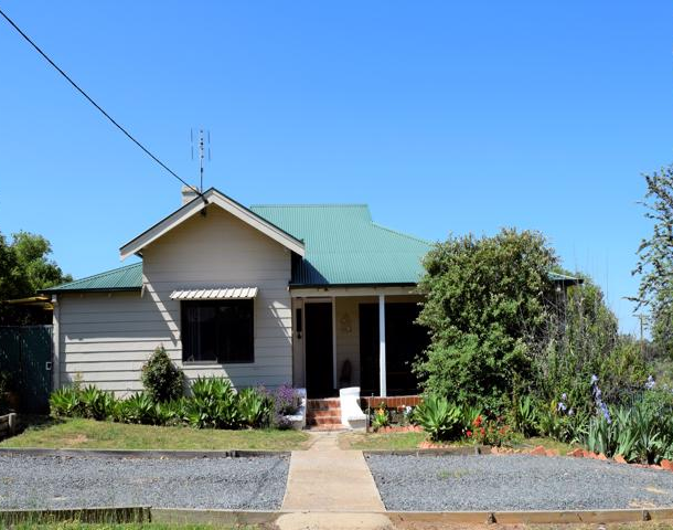 93 Cowra Road, Grenfell NSW 2810