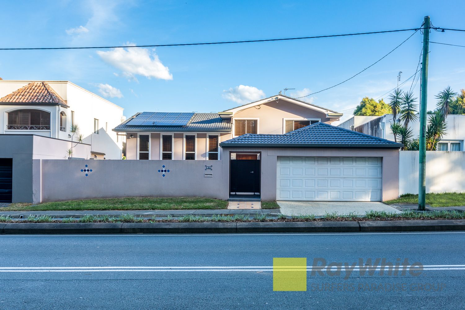 4 bedrooms House in 76 Slatyer Avenue BUNDALL QLD, 4217