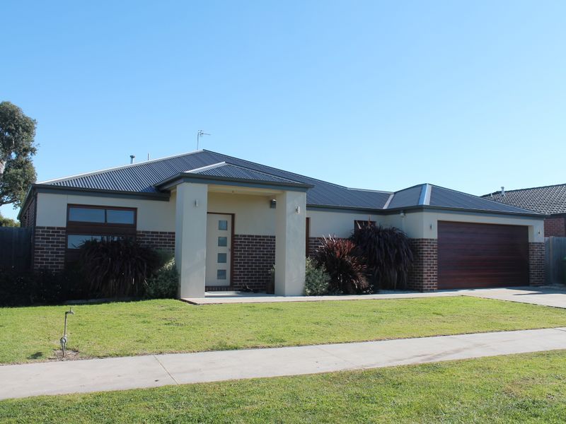 3 bedrooms House in 14 Eastern View Drive EASTWOOD VIC, 3875