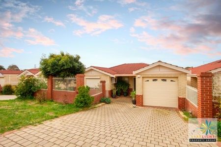 3 bedrooms House in 4/146 Birkett Street BEDFORD WA, 6052