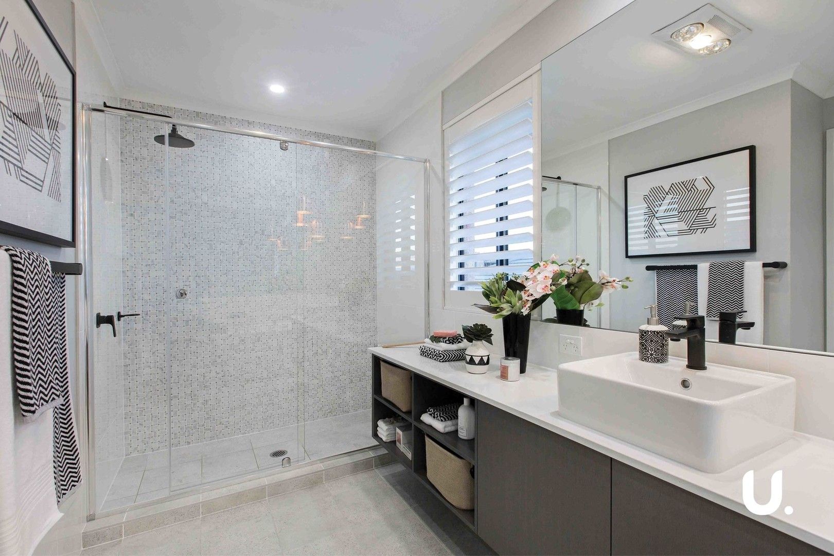 4 bedrooms House in 9 Silverthrone Street MARSDEN PARK NSW, 2765