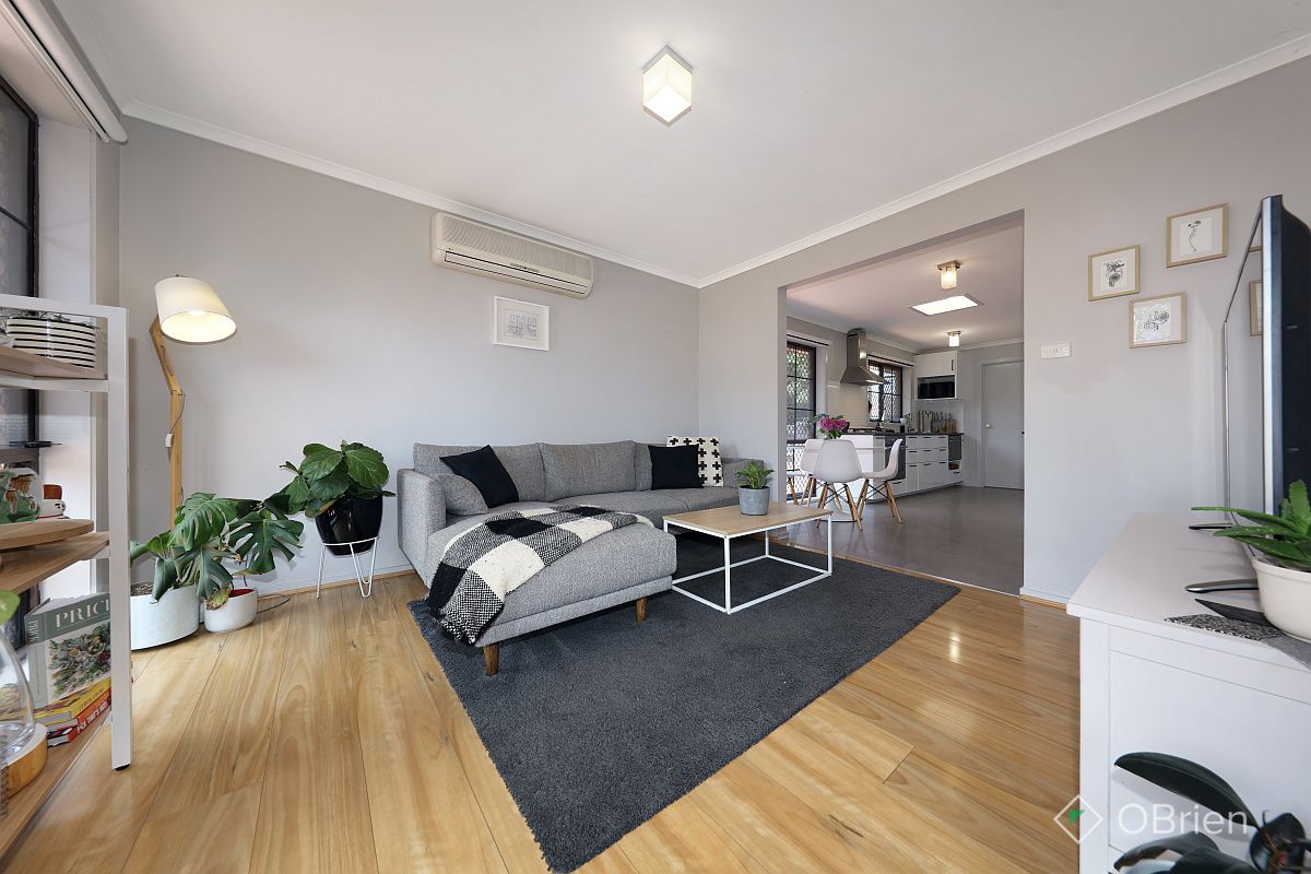 2 bedrooms Villa in 1/5 Golf Road OAKLEIGH SOUTH VIC, 3167