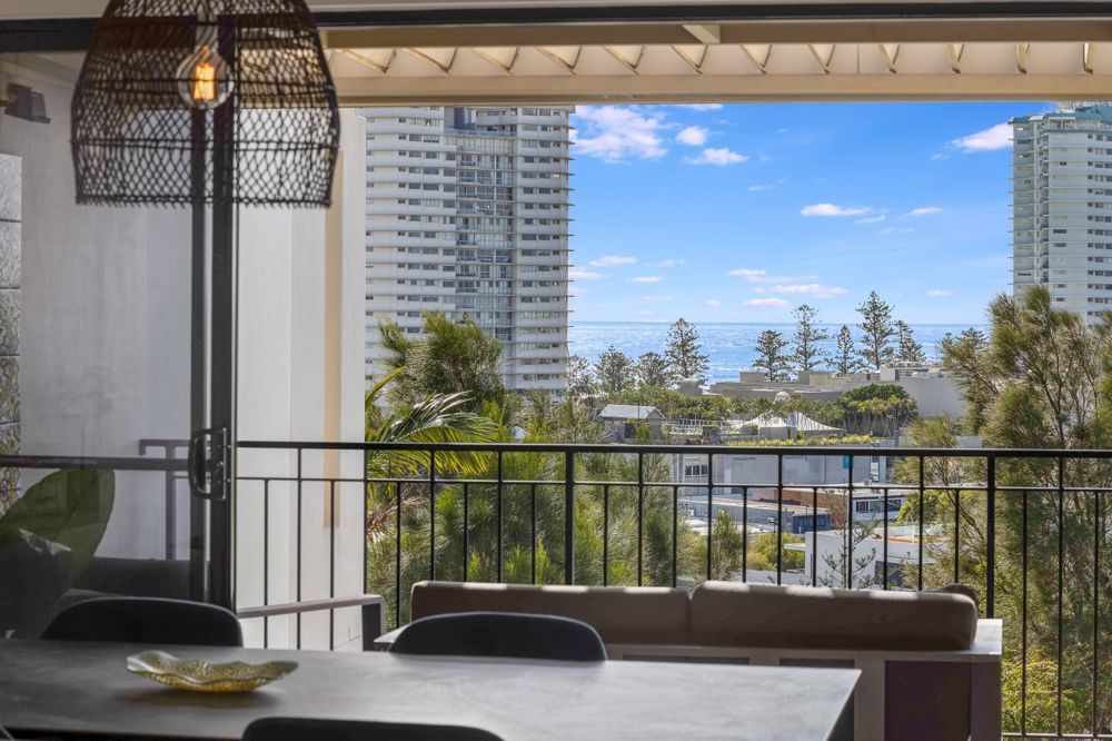 2 bedrooms Apartment / Unit / Flat in 5/47-49 Tweed Street COOLANGATTA QLD, 4225