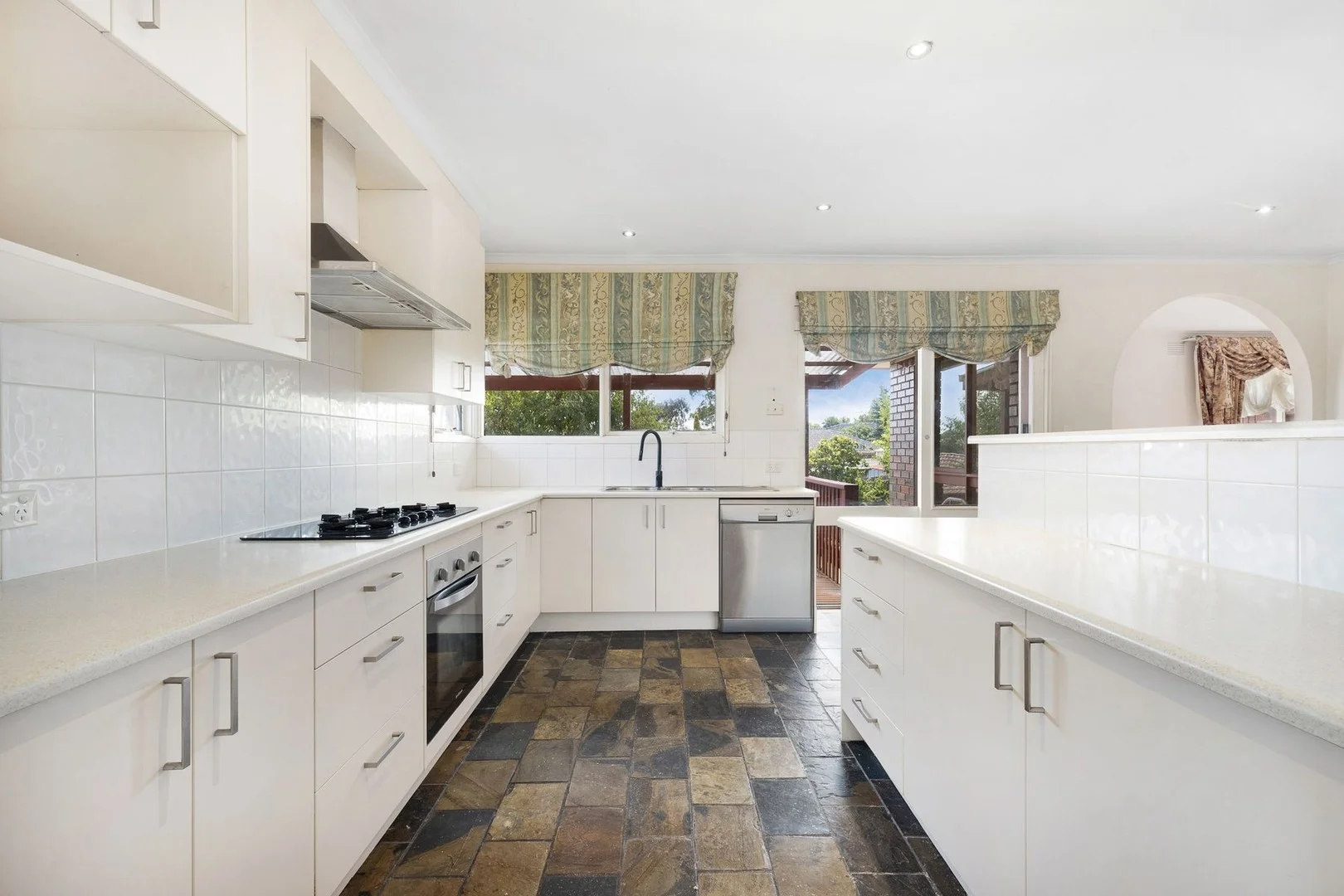 5 Parker Court, Endeavour Hills VIC 3802