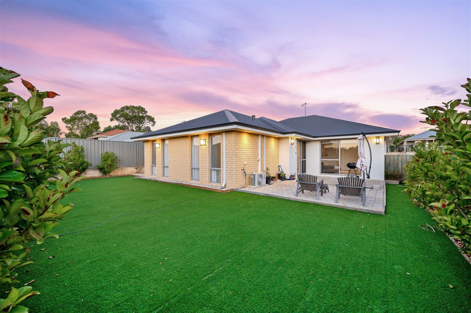 4 bedrooms House in 11 Fareham Crescent WELLARD WA, 6170