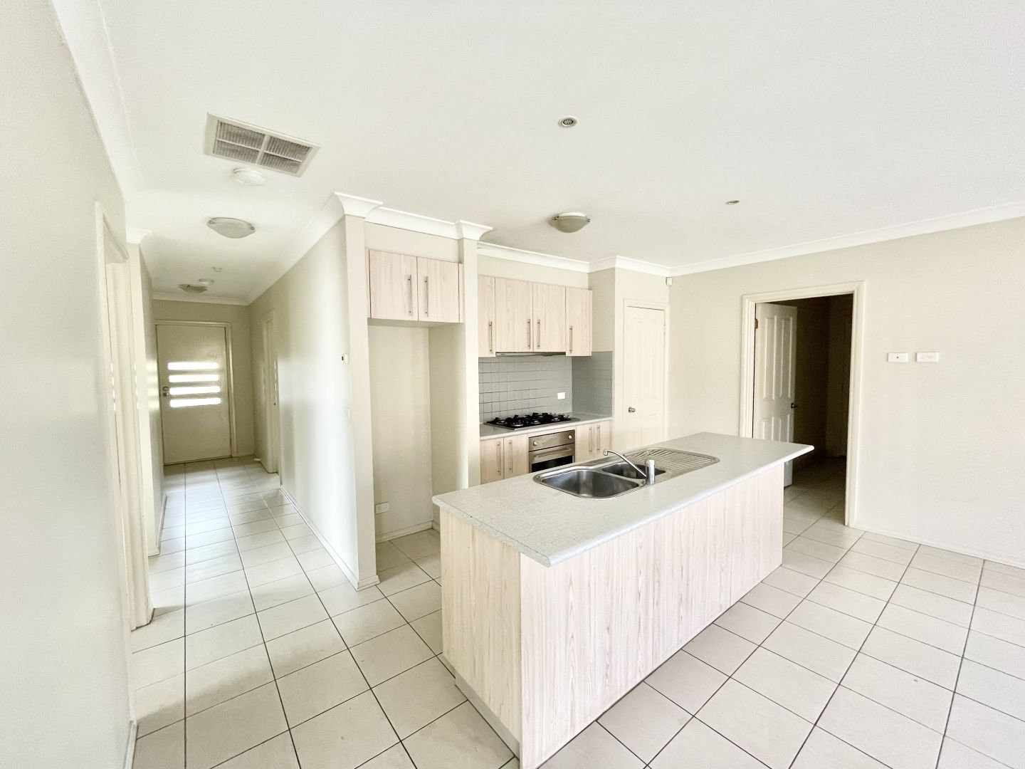 21 Fernhurst Avenue, Derrimut VIC 3026 House For Rent 450 Domain