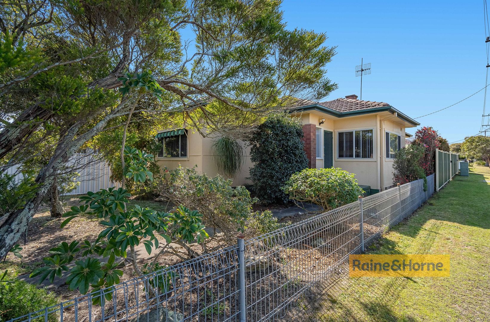 84 Barrenjoey Road, Ettalong Beach NSW 2257, Image 1