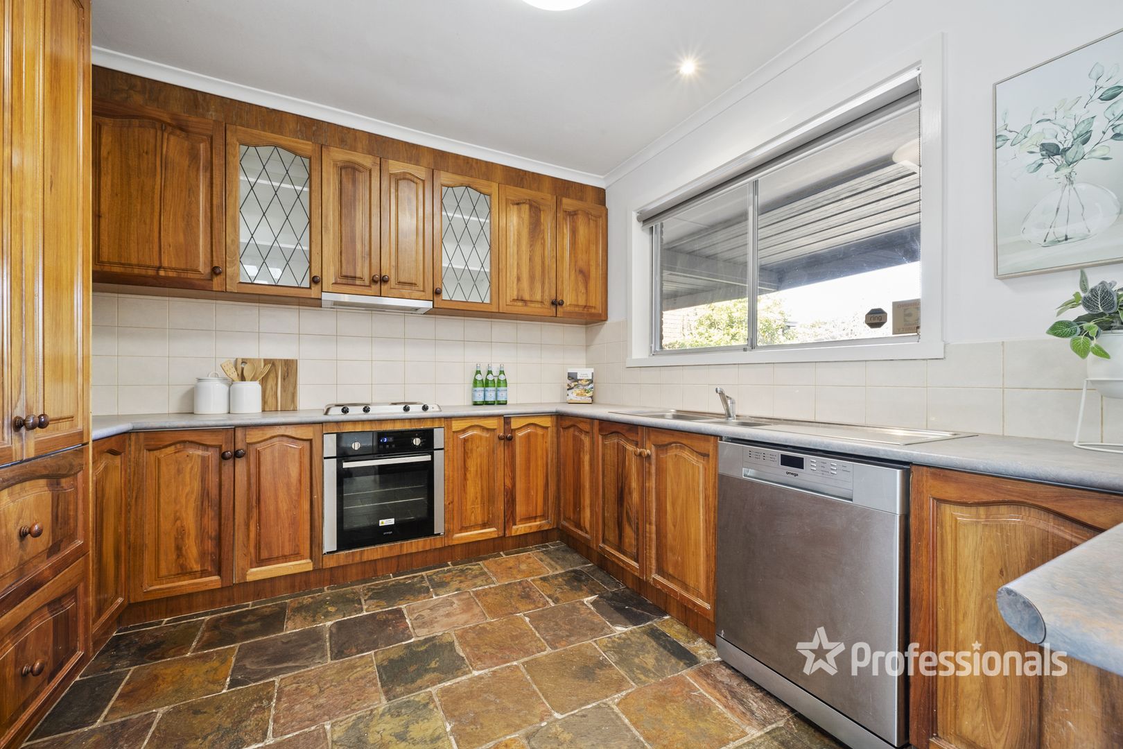16 Third Avenue, Hoppers Crossing VIC 3029, Image 2