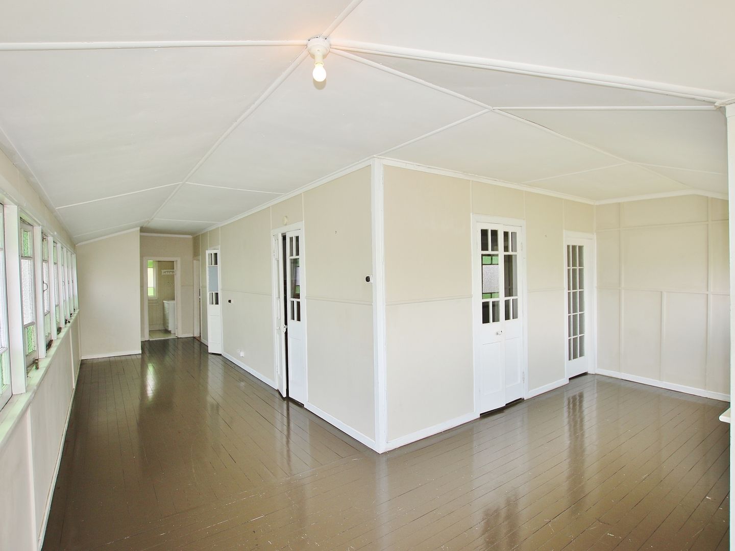 22 Kent Street Rockhampton City Qld 4700 House For Rent 280 00 Domain