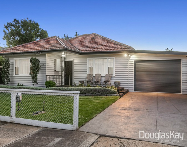 17 Tudor Road, Sunshine North VIC 3020