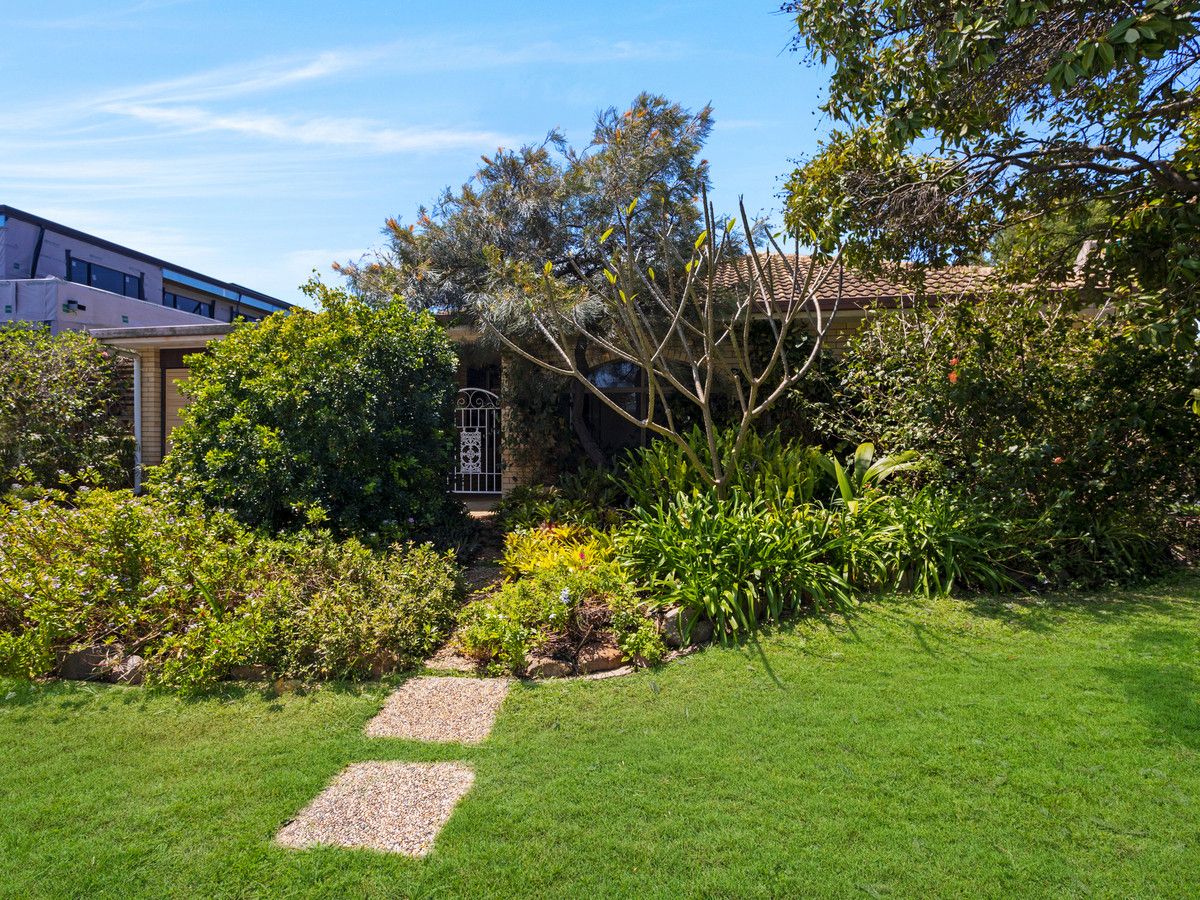 3 bedrooms House in 224 Acanthus Avenue BURLEIGH WATERS QLD, 4220