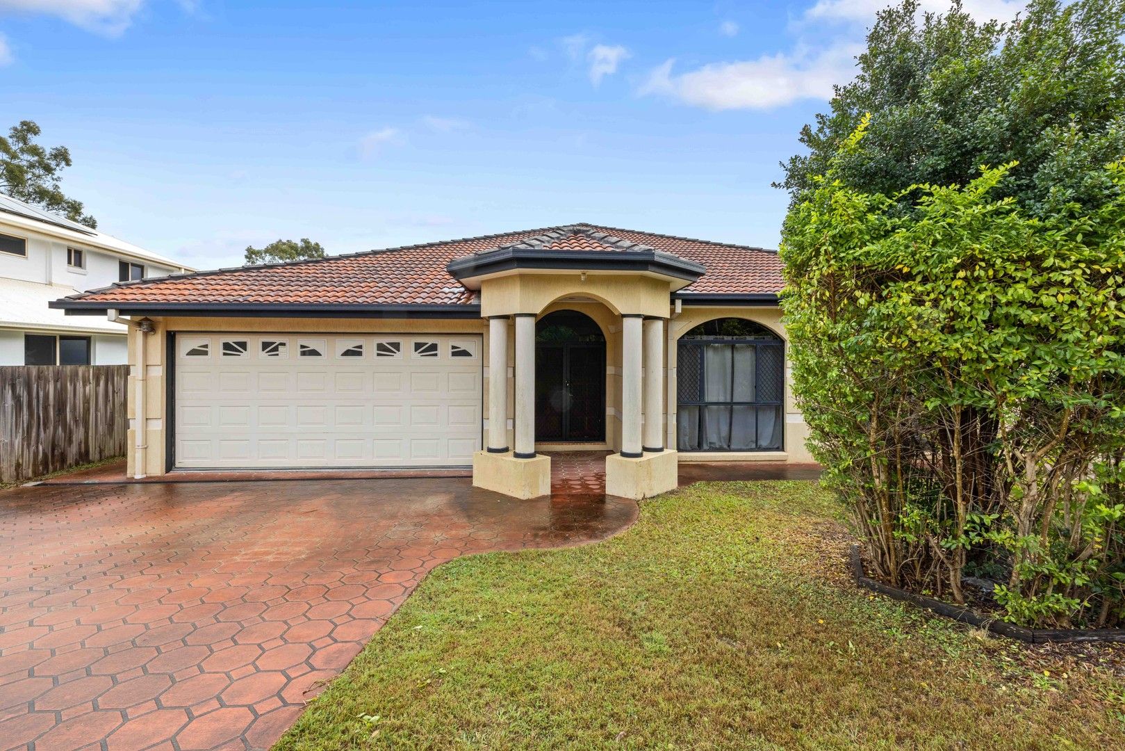 6 bedrooms House in 7 Saint Andrews Avenue FOREST LAKE QLD, 4078
