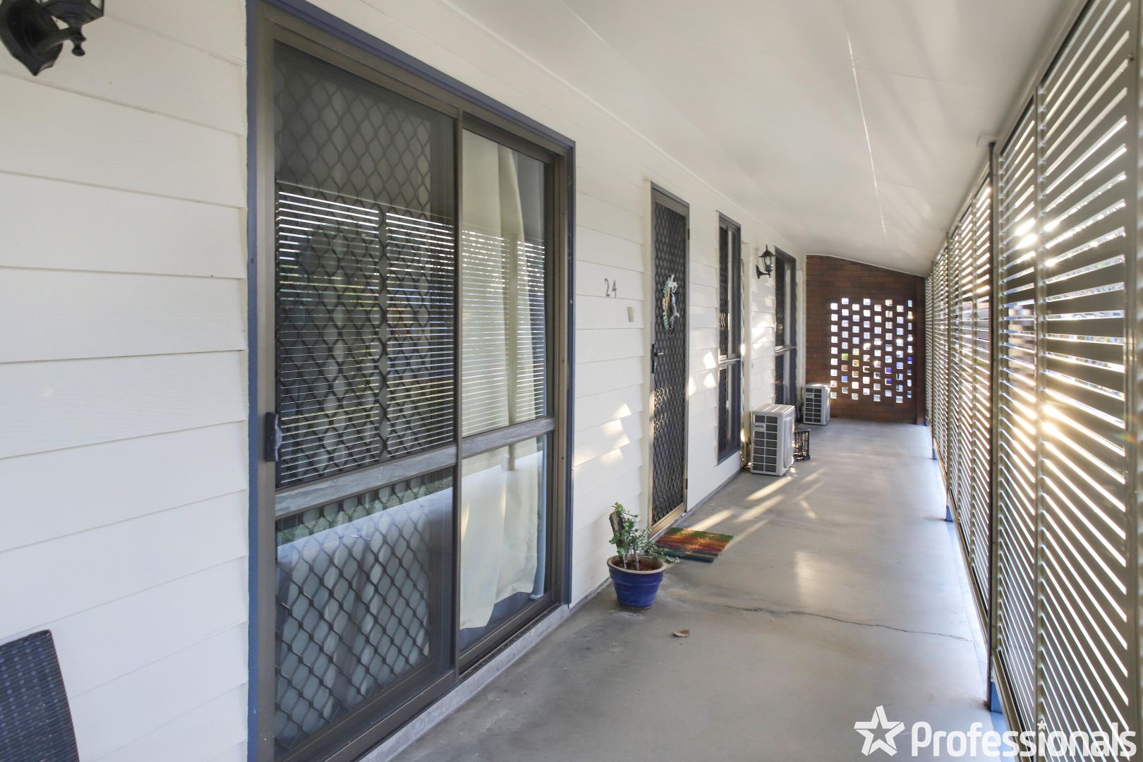 24 Mansfield Drive, Beaconsfield QLD 4740, Image 2