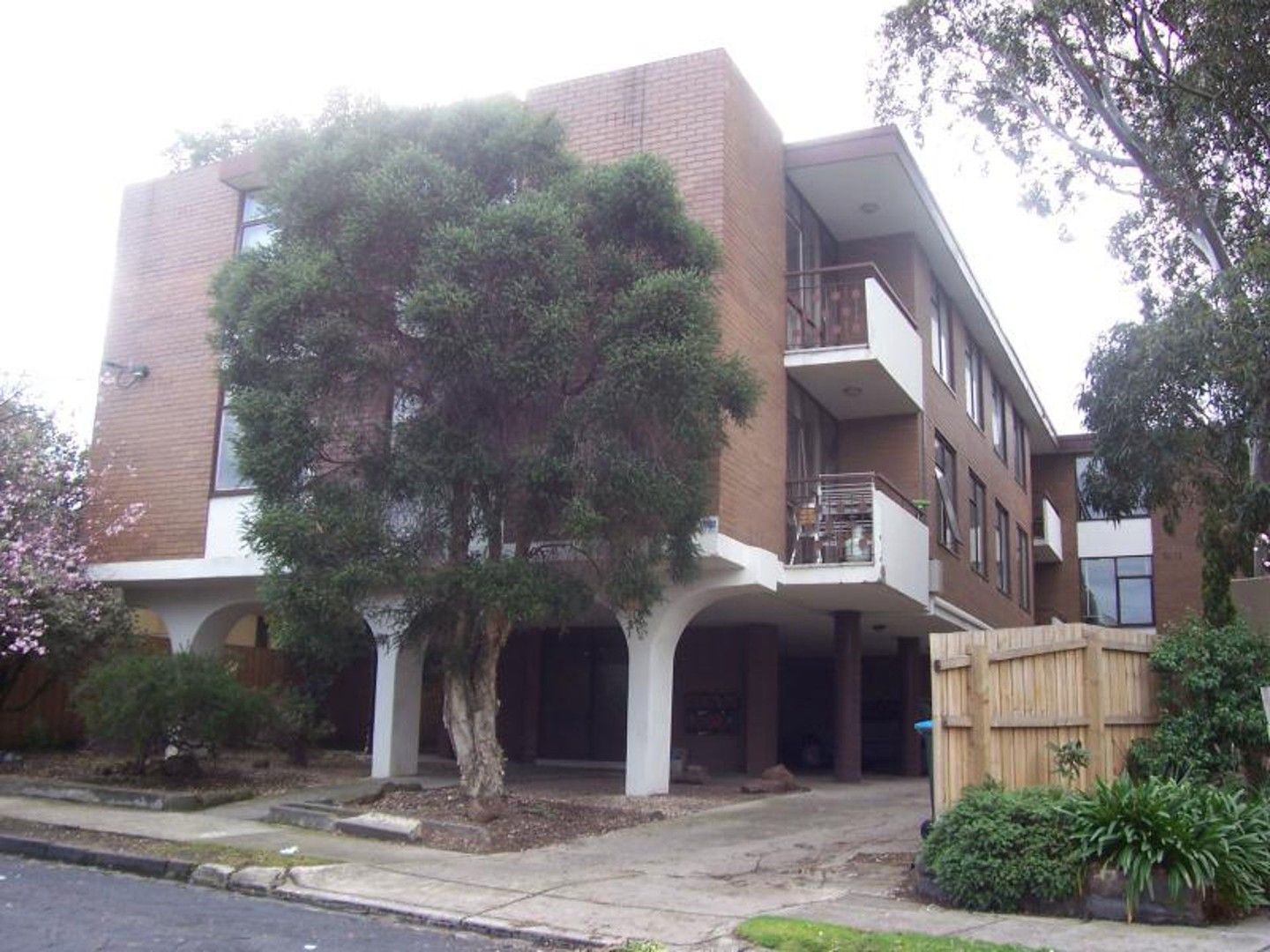 3 bedrooms Apartment / Unit / Flat in 4/16 Charnwood Crescent ST KILDA VIC, 3182