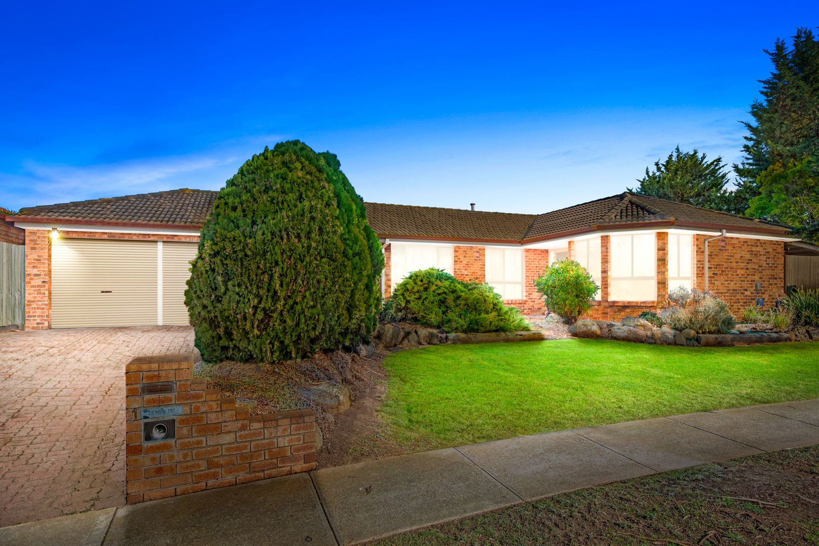 1 Dalvista Court Werribee Property History Address Research