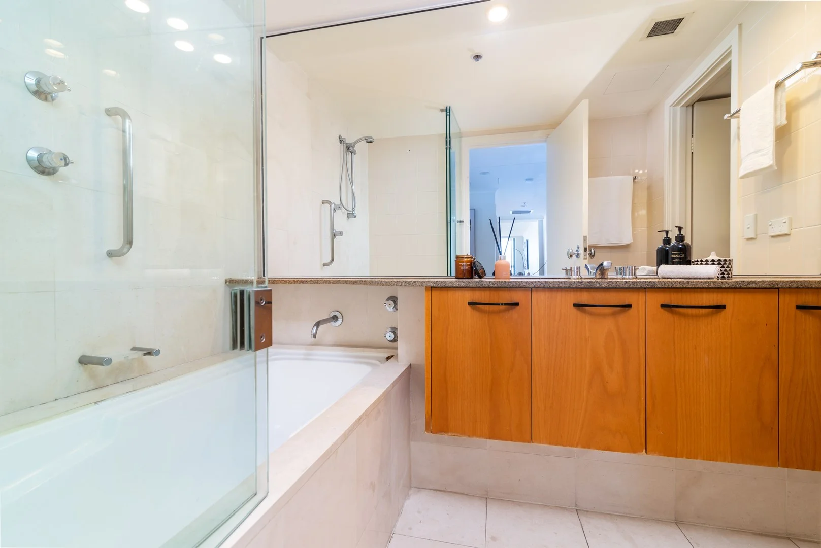 Additional image 6 of 1306/7 Rockwall Crescent, Potts Point NSW 2011