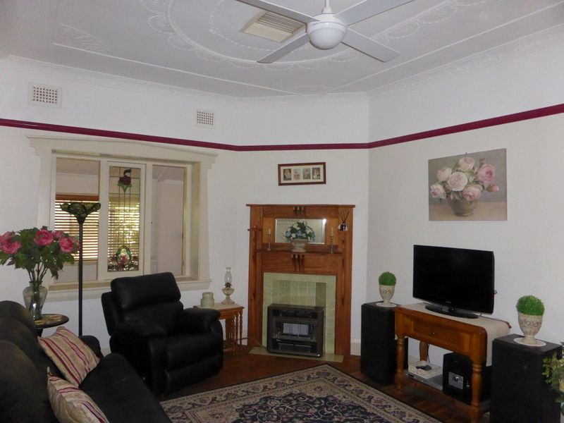 28 Victoria Street, Parkes NSW 2870, Image 2