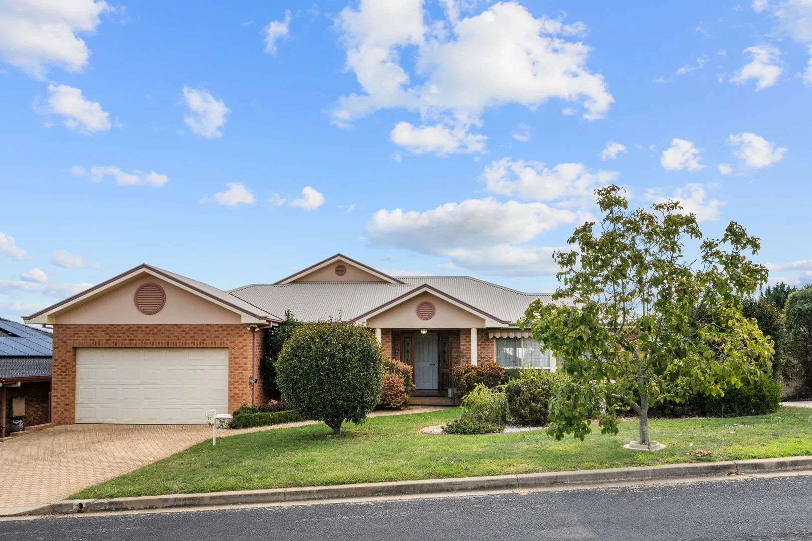 11 Magnolia Way, Orange NSW 2800