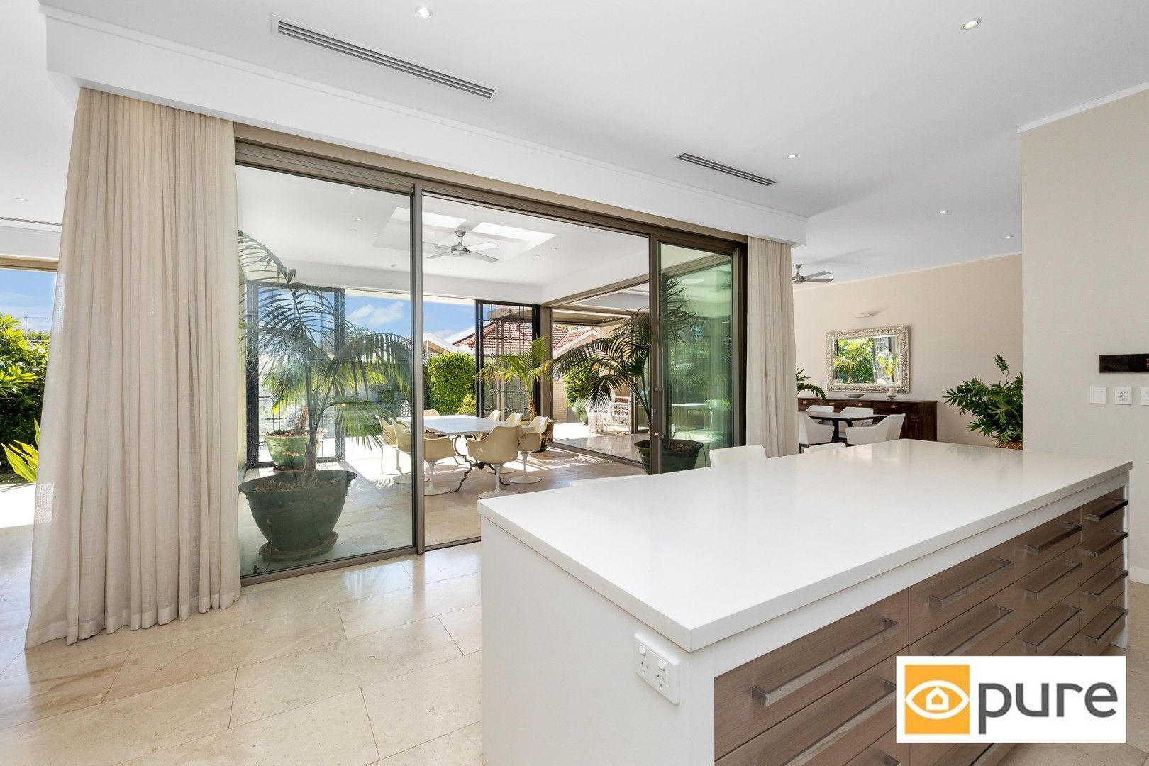 5 bedrooms House in 21 Birdwood Parade DALKEITH WA, 6009