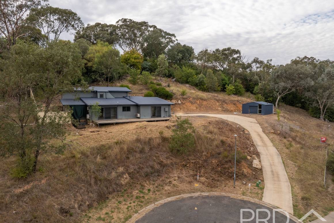 Picture of 15 Eberlin Place, TUMUT NSW 2720