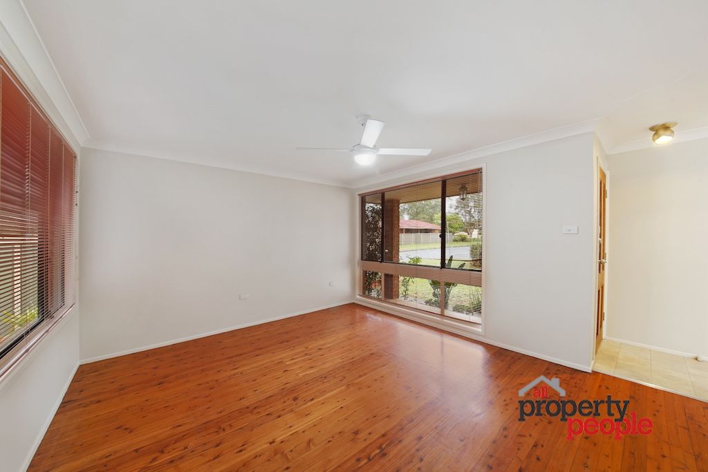 2 Hyacinth Avenue, Macquarie Fields NSW 2564, Image 1