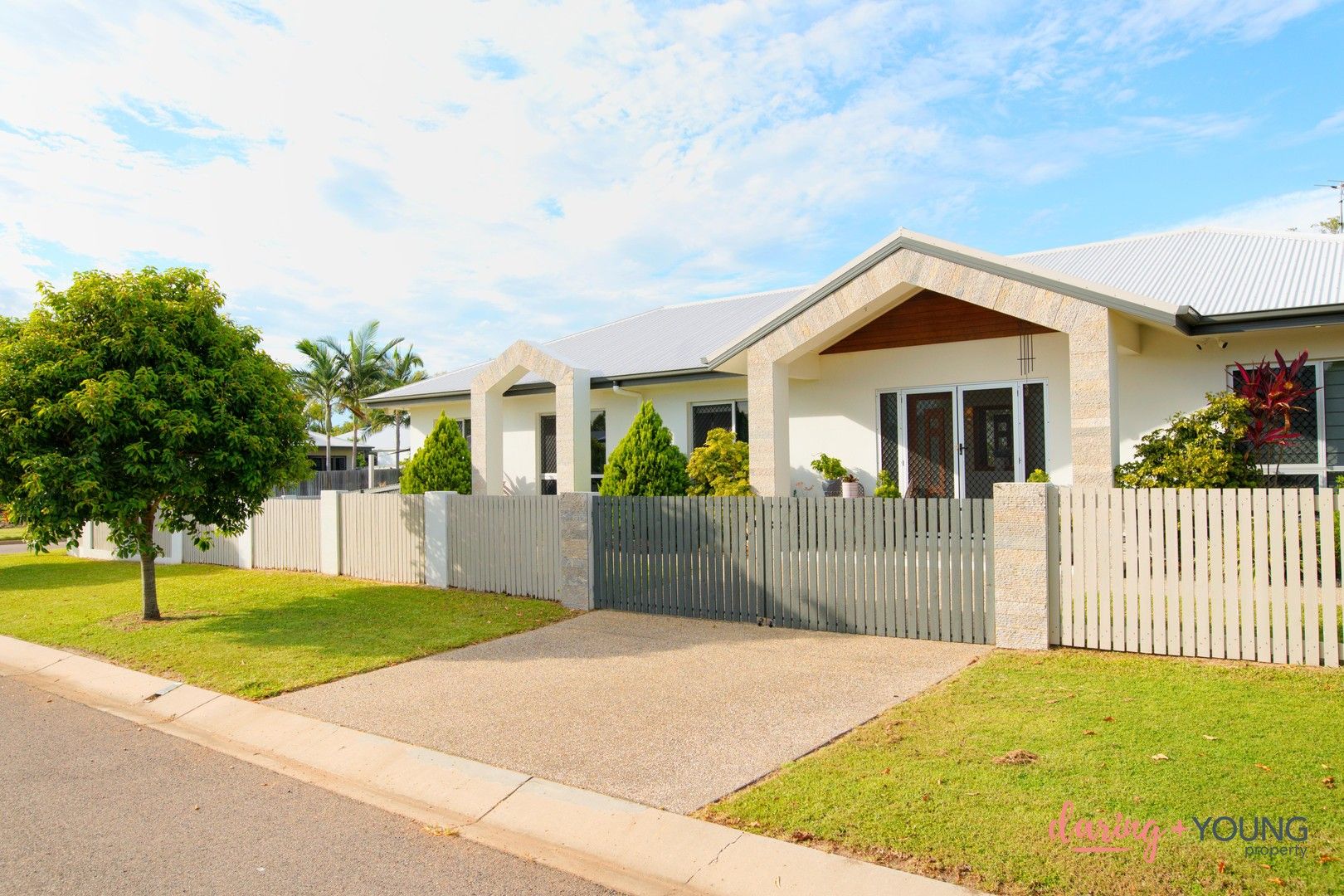 4 bedrooms House in 1 Chester Street MOUNT LOUISA QLD, 4814