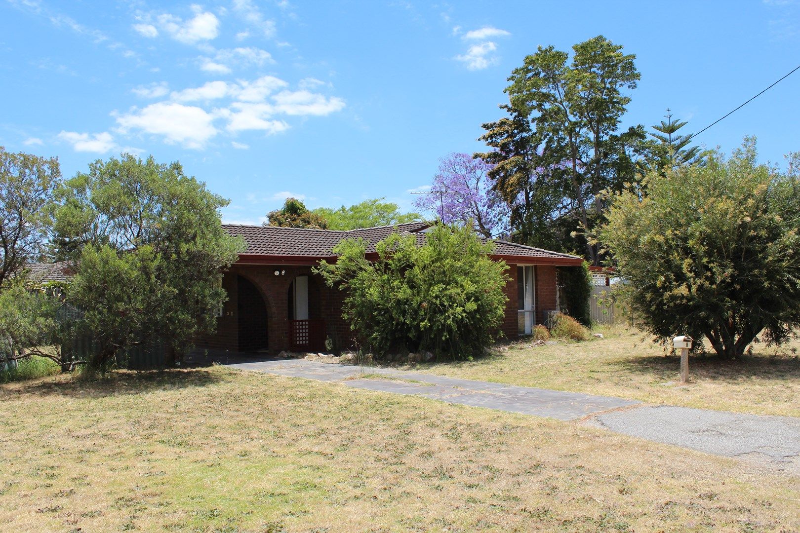 3 bedrooms House in 8 Cudal Place ARMADALE WA, 6112