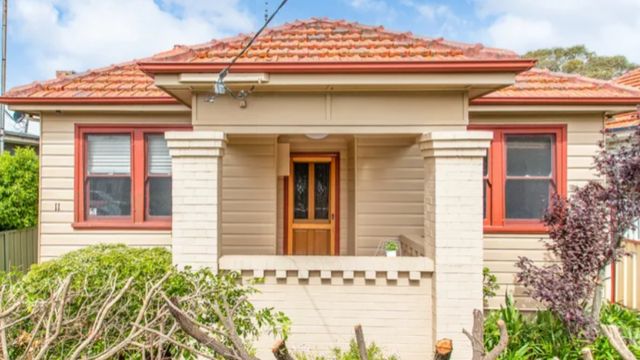 11 Phillips Street, Hamilton North NSW 2292