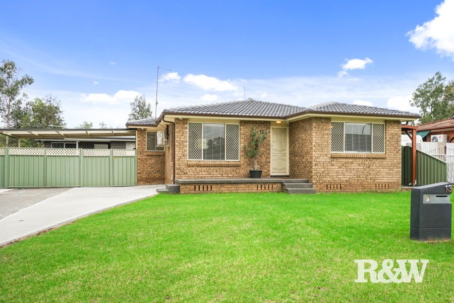 3 bedrooms House in 13 Danube Place ST CLAIR NSW, 2759