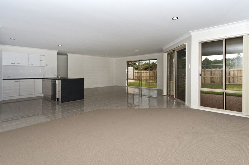 8 Barwick Court, Wilsonton Heights QLD 4350, Image 2